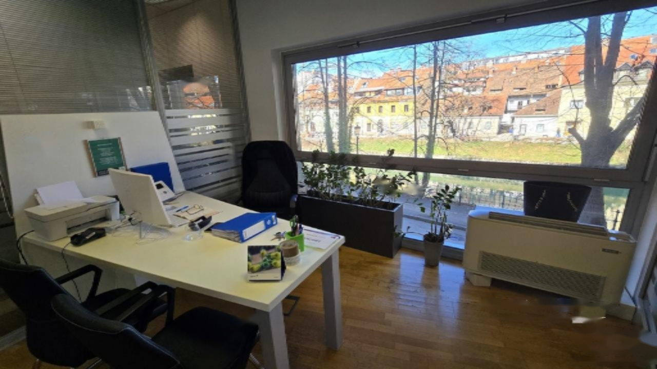 Офис в Любляне, Словения, 177 м² - фото 4