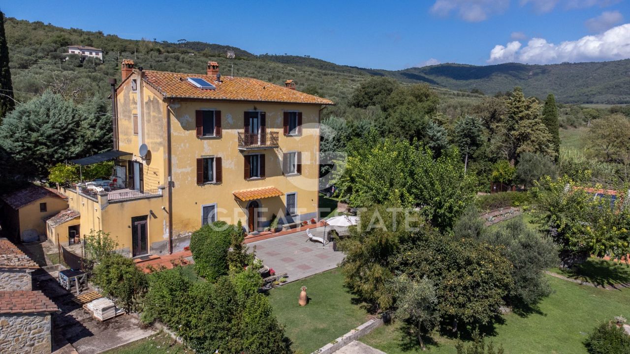 Дом в Туоро-суль-Тразимено, Италия, 430.35 м² - фото 1