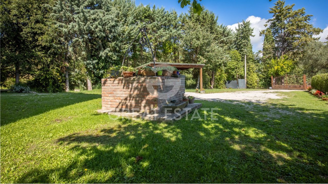 Дом в Туоро-суль-Тразимено, Италия, 430.35 м² - фото 8