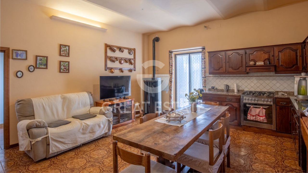 Дом в Туоро-суль-Тразимено, Италия, 430.35 м² - фото 14