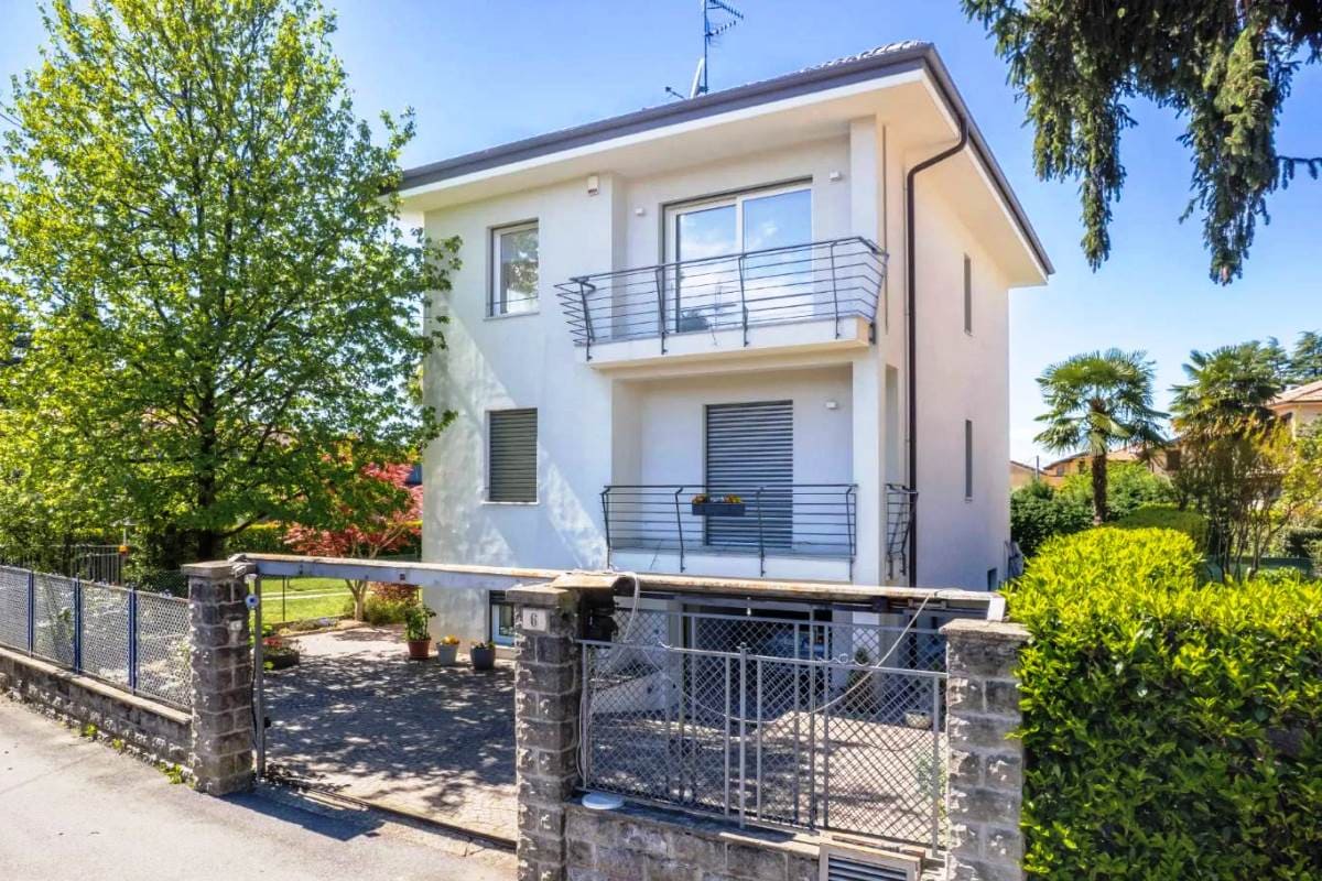 Вилла в Варесе, Италия, 360 м² - фото 2