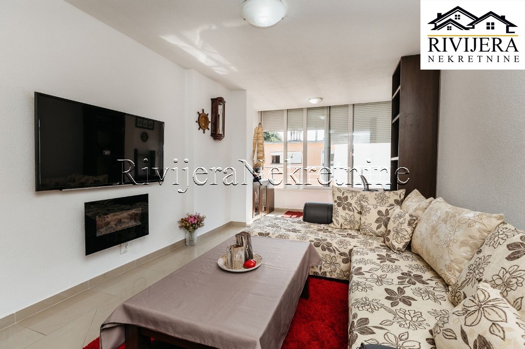 Квартира в Херцег-Нови, Черногория, 80 м² - фото 1