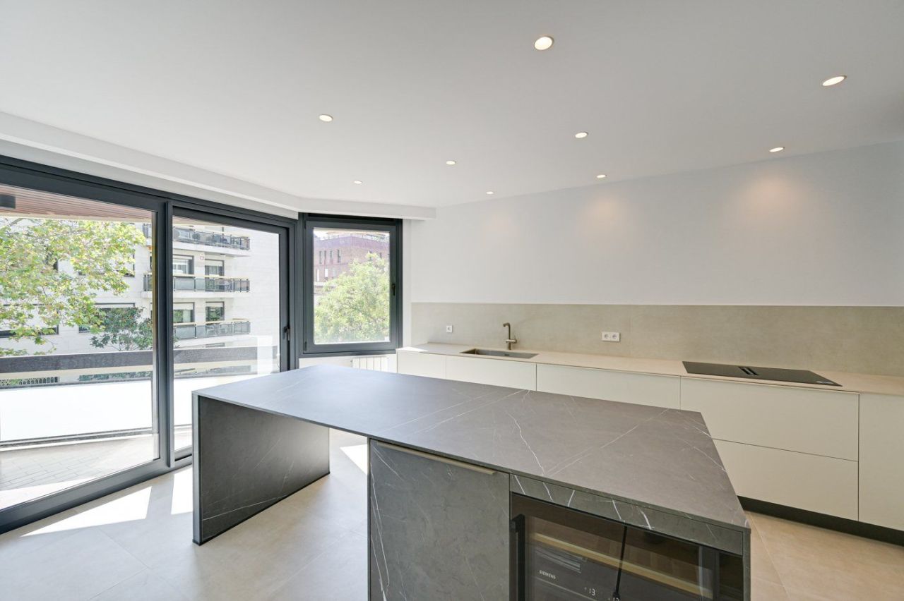 Квартира в Барселоне, Испания, 255 м² - фото 13