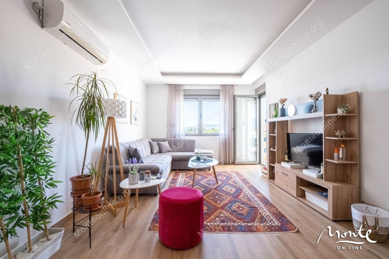 Апартаменты в Тивате, Черногория, 54 м² - фото 1