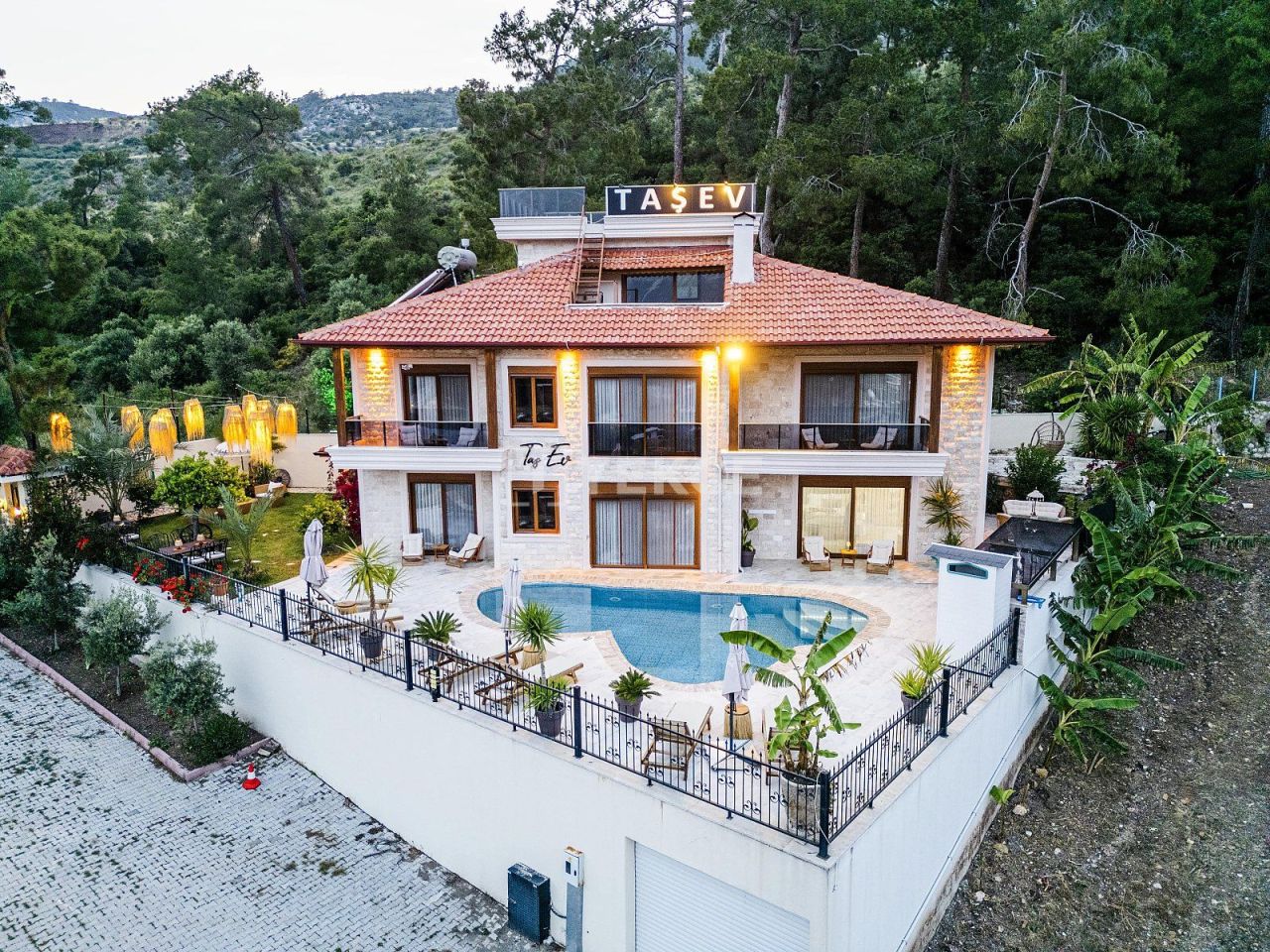 Вилла в Кумлудже, Турция, 475 м² - фото 1