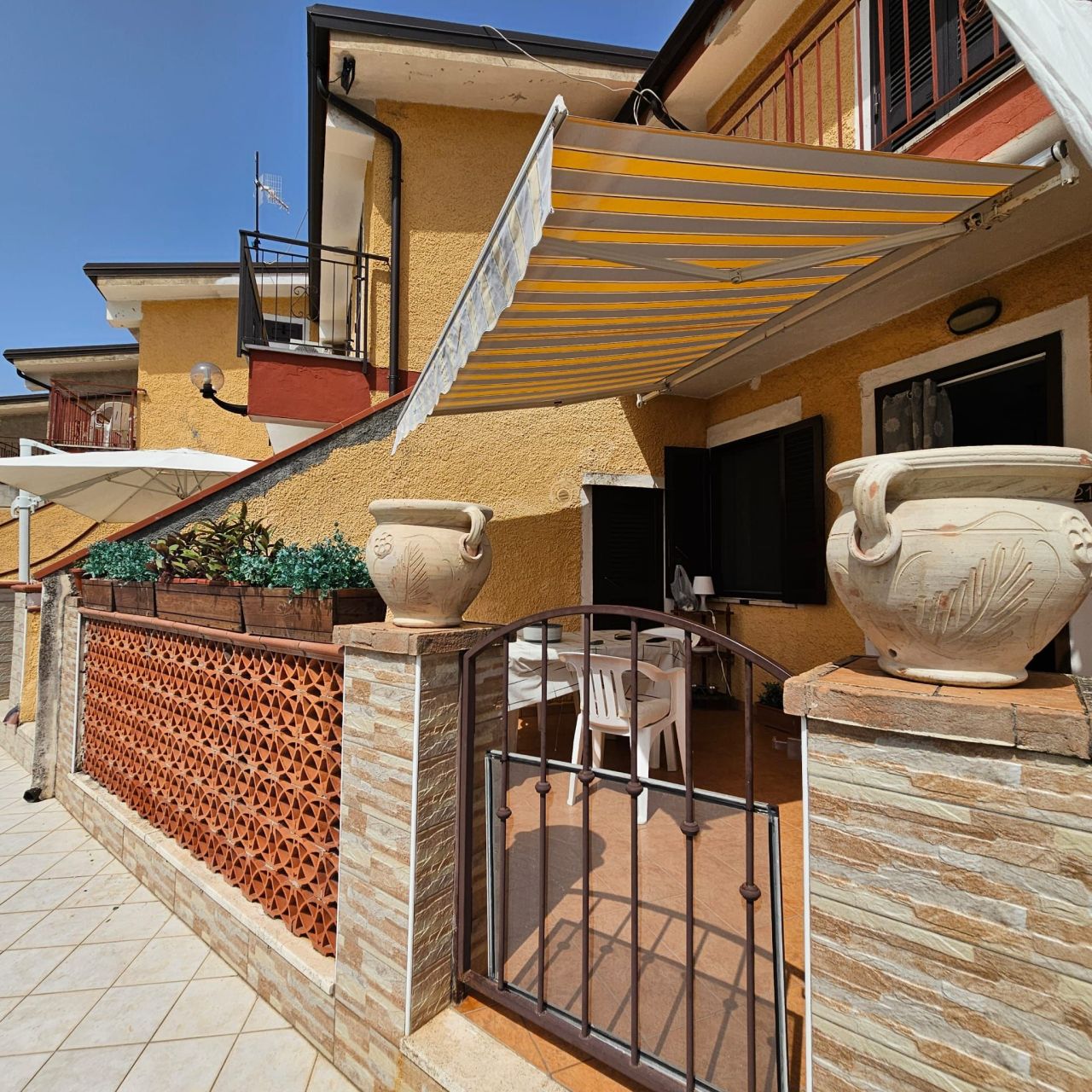 Квартира в Санта-Мария дель Чедро, Италия, 75 м² - фото 1
