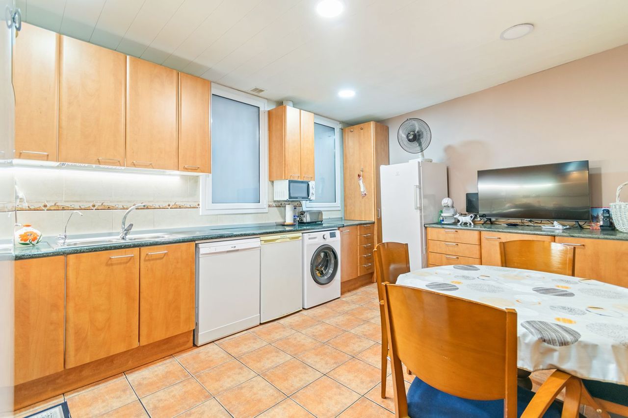 Квартира в Барселоне, Испания, 150 м² - фото 10