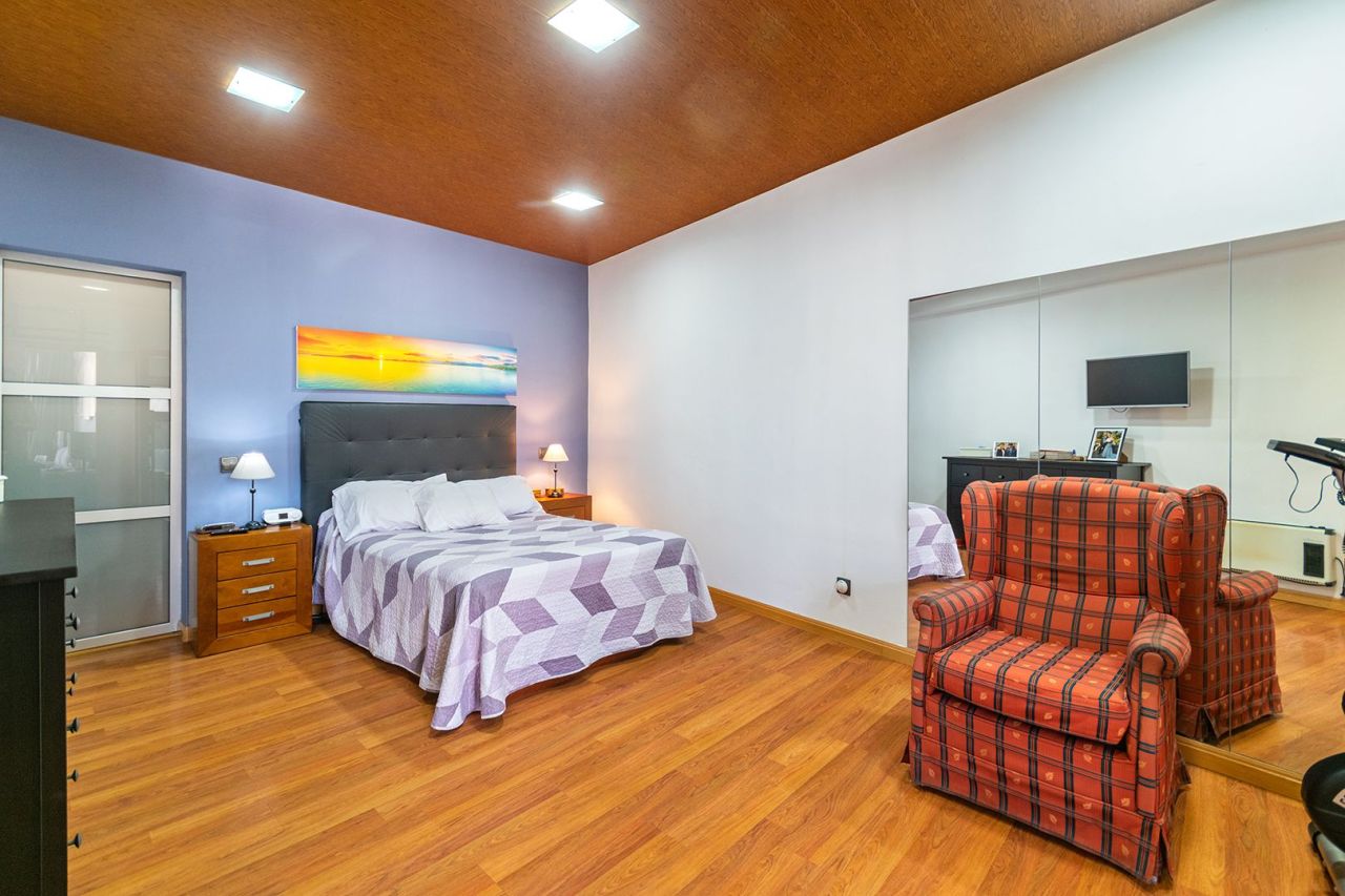 Квартира в Барселоне, Испания, 150 м² - фото 12