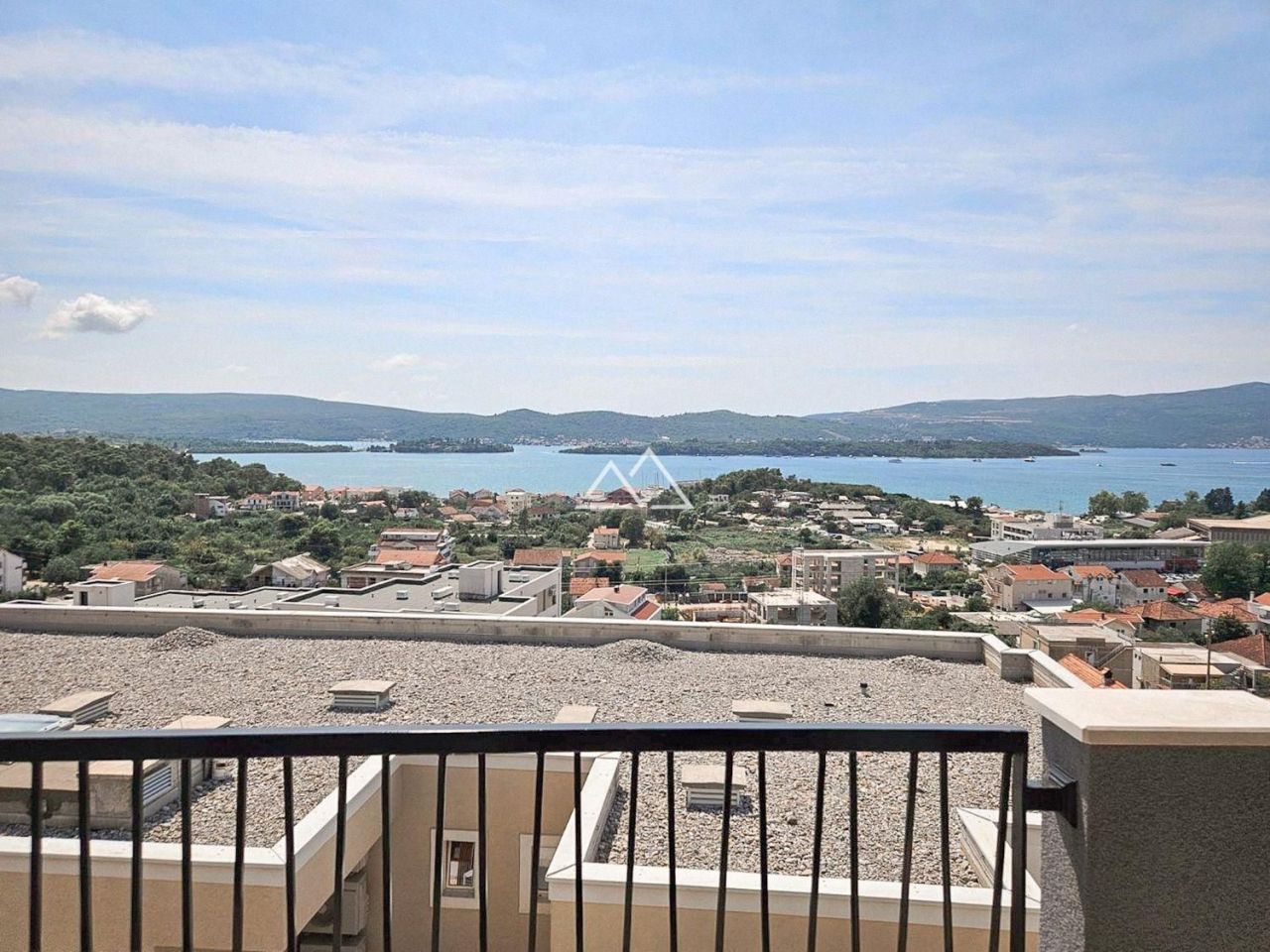 Апартаменты в Тивате, Черногория, 87 м² - фото 1