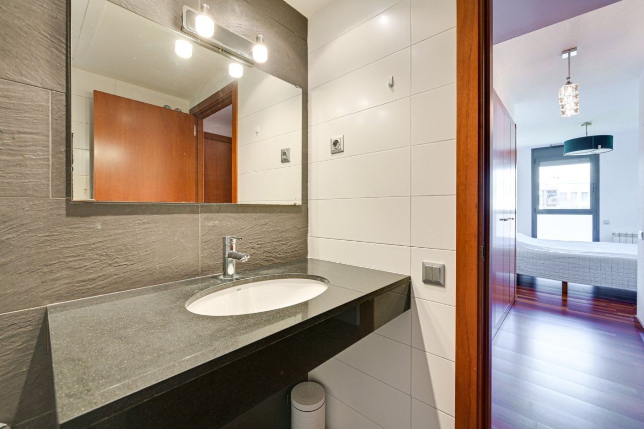 Квартира в Барселоне, Испания, 78 м² - фото 14