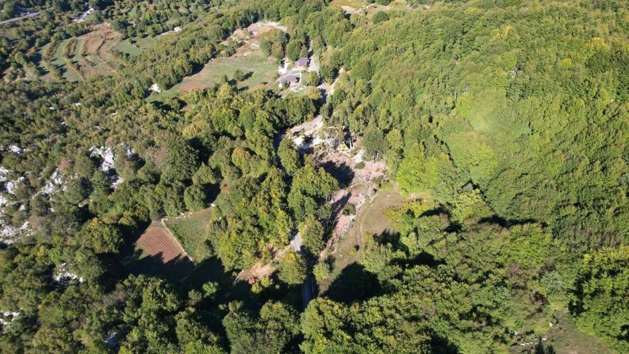 Земля в Цетине, Черногория, 2 210 м² - фото 5