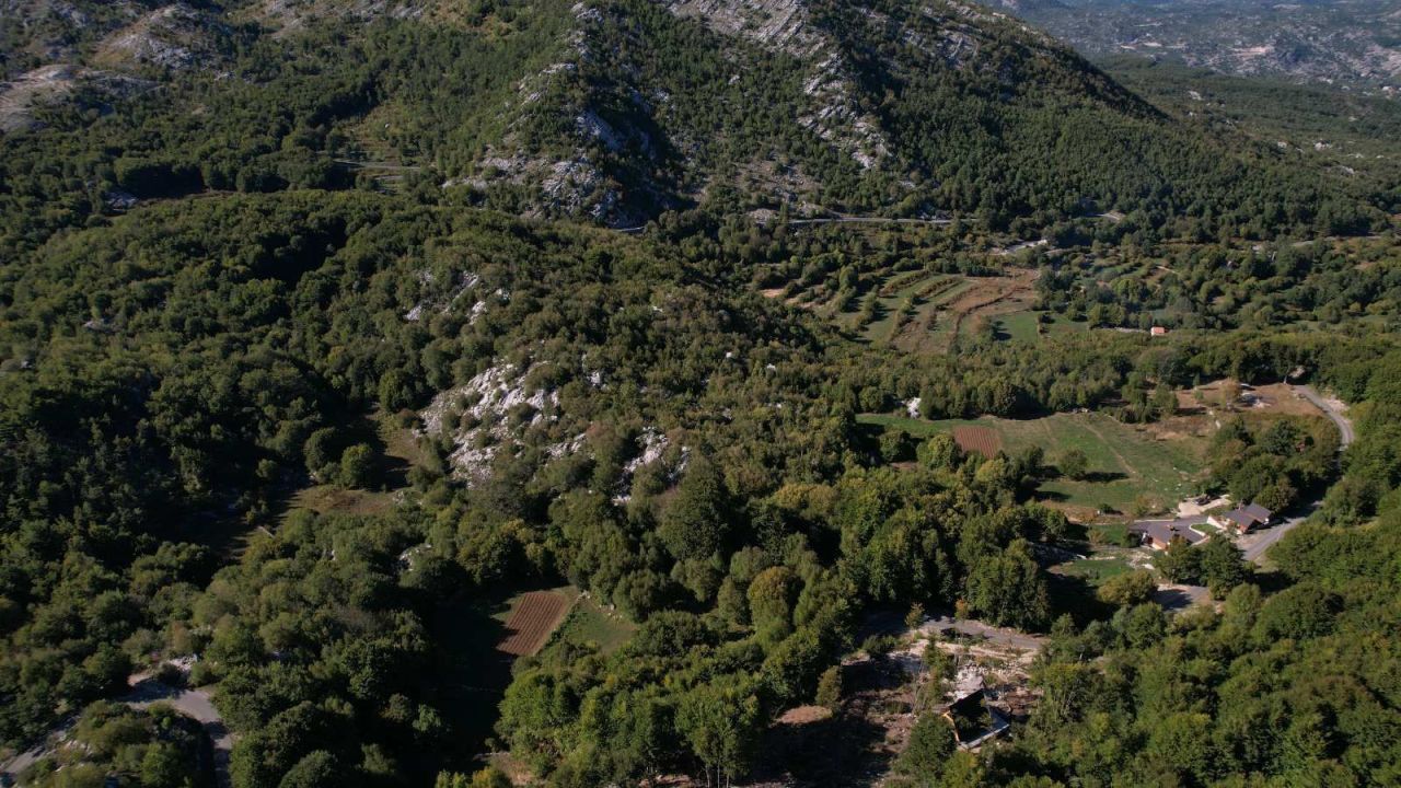 Земля в Цетине, Черногория, 2 210 м² - фото 8