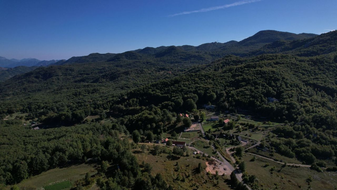 Земля в Цетине, Черногория, 2 210 м² - фото 13