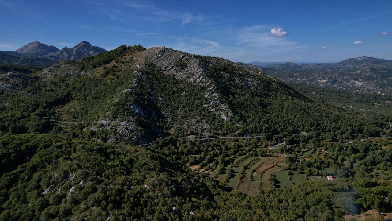 Земля в Цетине, Черногория, 2 210 м² - фото 19