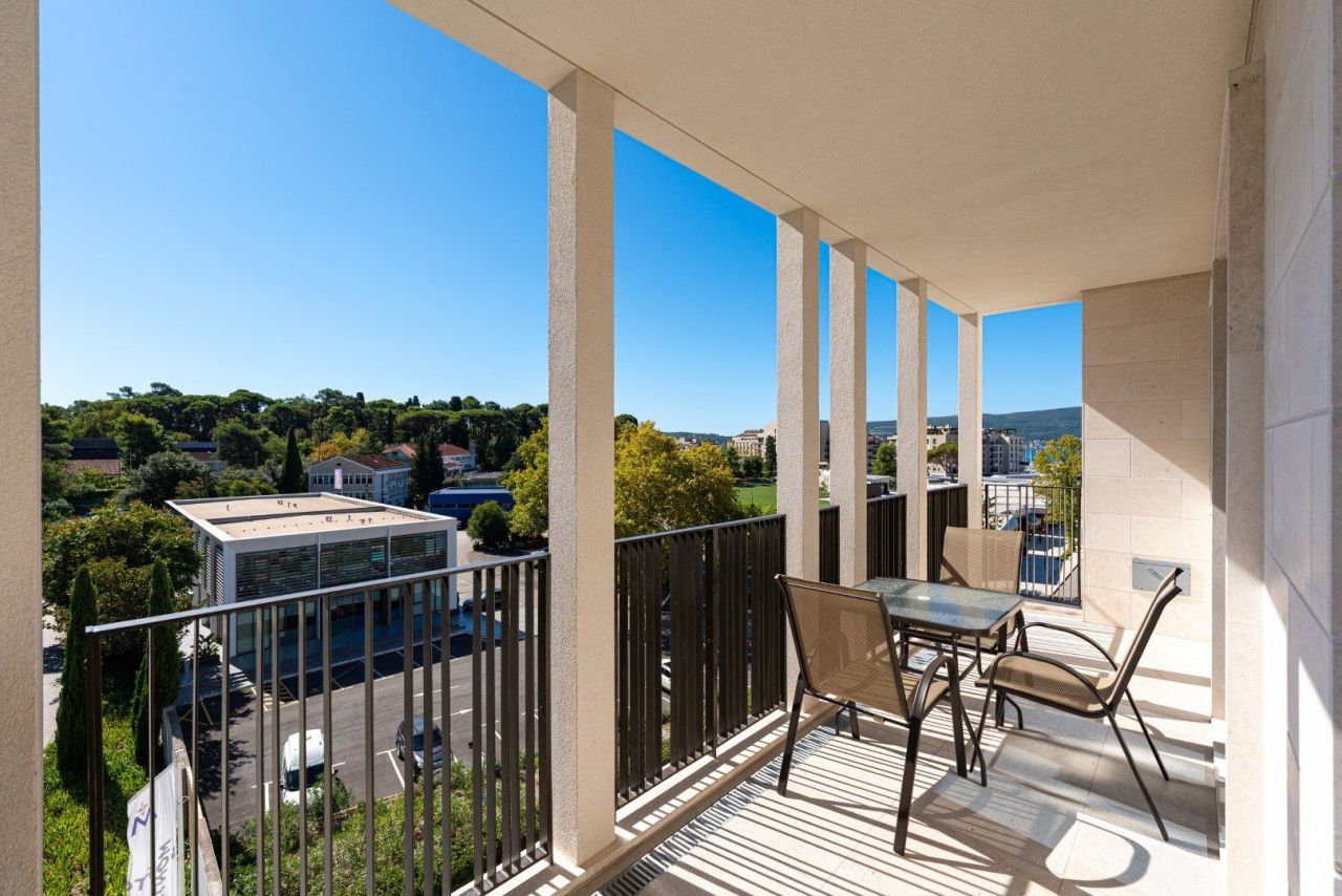 Апартаменты в Тивате, Черногория, 89 м² - фото 15