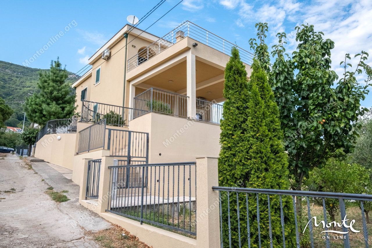 Вилла в Дженовичах, Черногория, 247.8 м² - фото 4