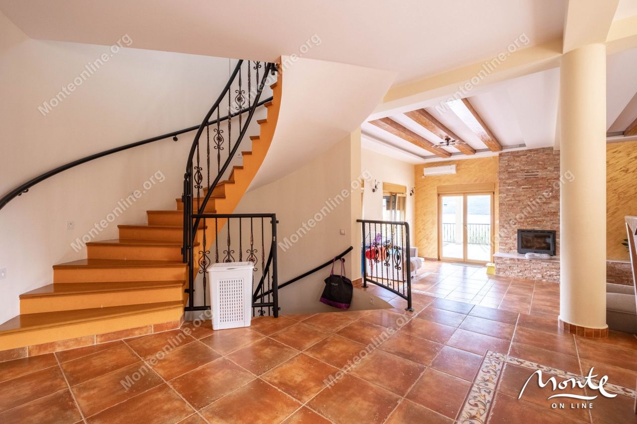 Вилла в Дженовичах, Черногория, 247.8 м² - фото 13