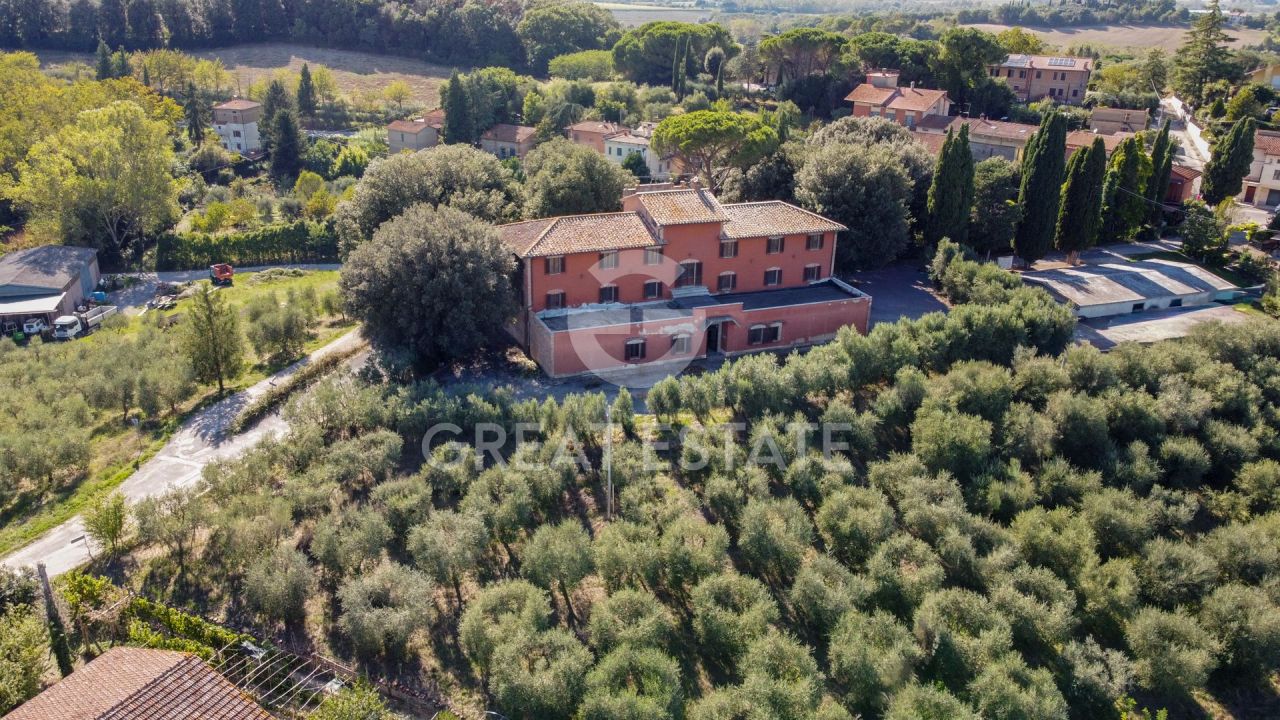 Дом в Кастильоне-дель-Лаго, Италия, 1 039.75 м² - фото 2