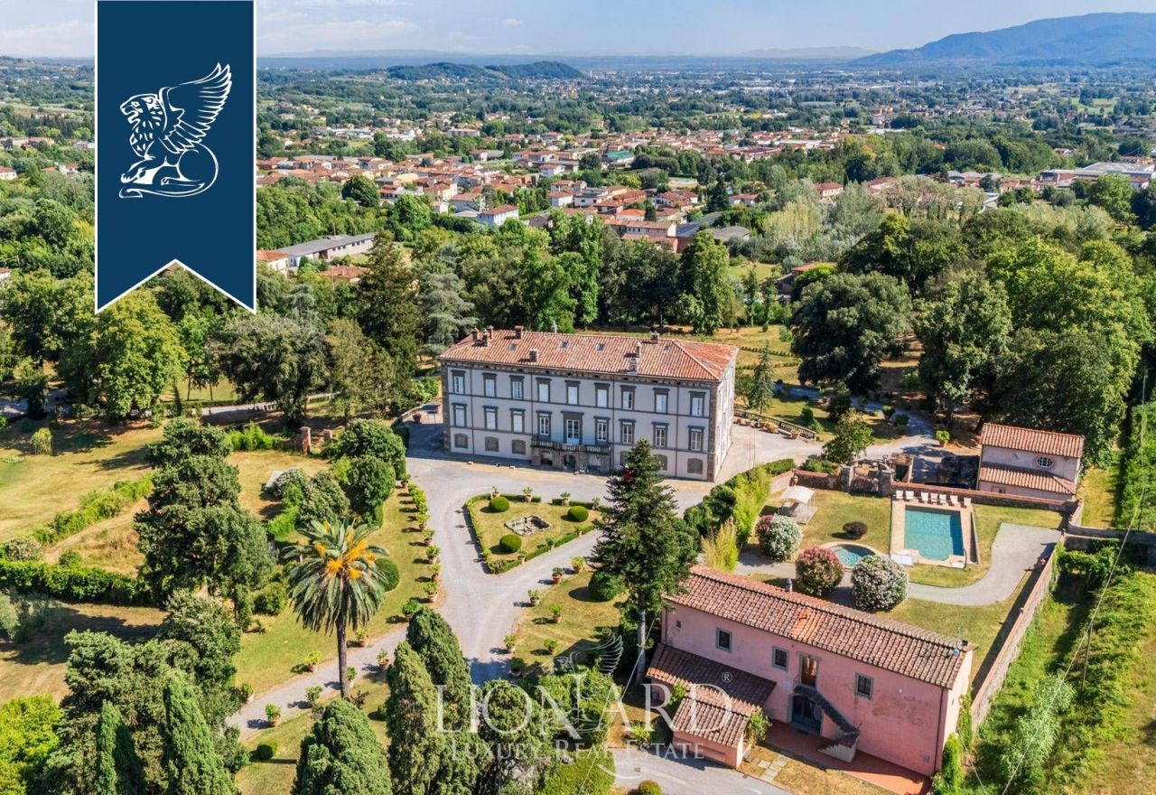 Вилла в Капаннори, Италия, 3 200 м² - фото 2