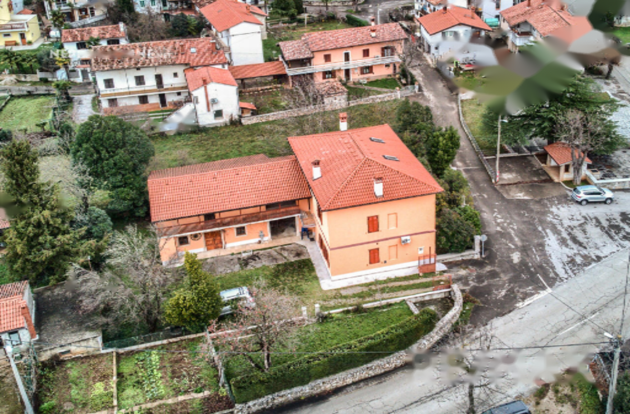 Ферма в Комене, Словения, 3 327 м² - фото 1