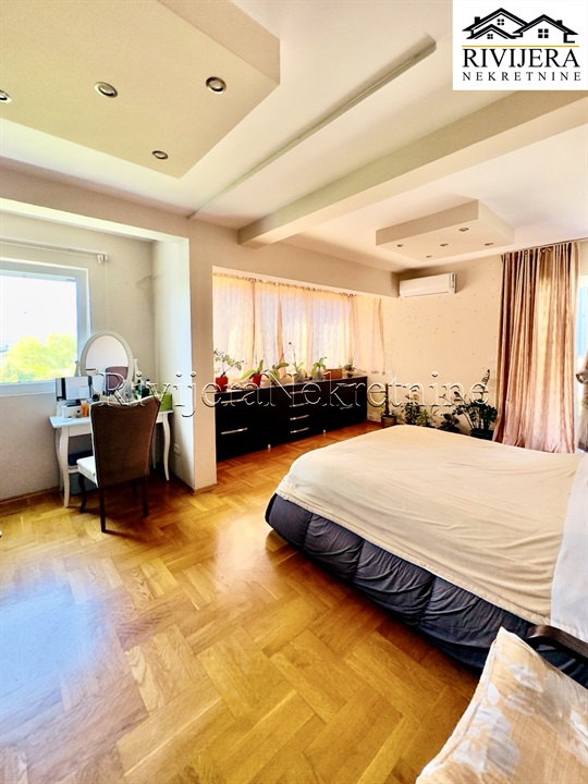 Квартира в Тивате, Черногория, 91 м² - фото 11