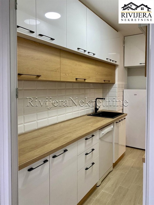 Квартира в Тивате, Черногория, 64 м² - фото 10