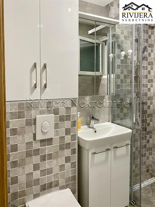 Квартира в Тивате, Черногория, 64 м² - фото 11