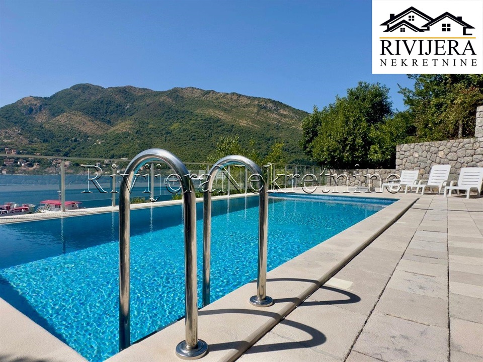 Вилла в Тивате, Черногория, 245 м² - фото 14