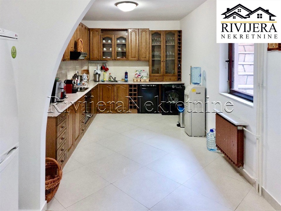 Вилла в Тивате, Черногория, 245 м² - фото 13