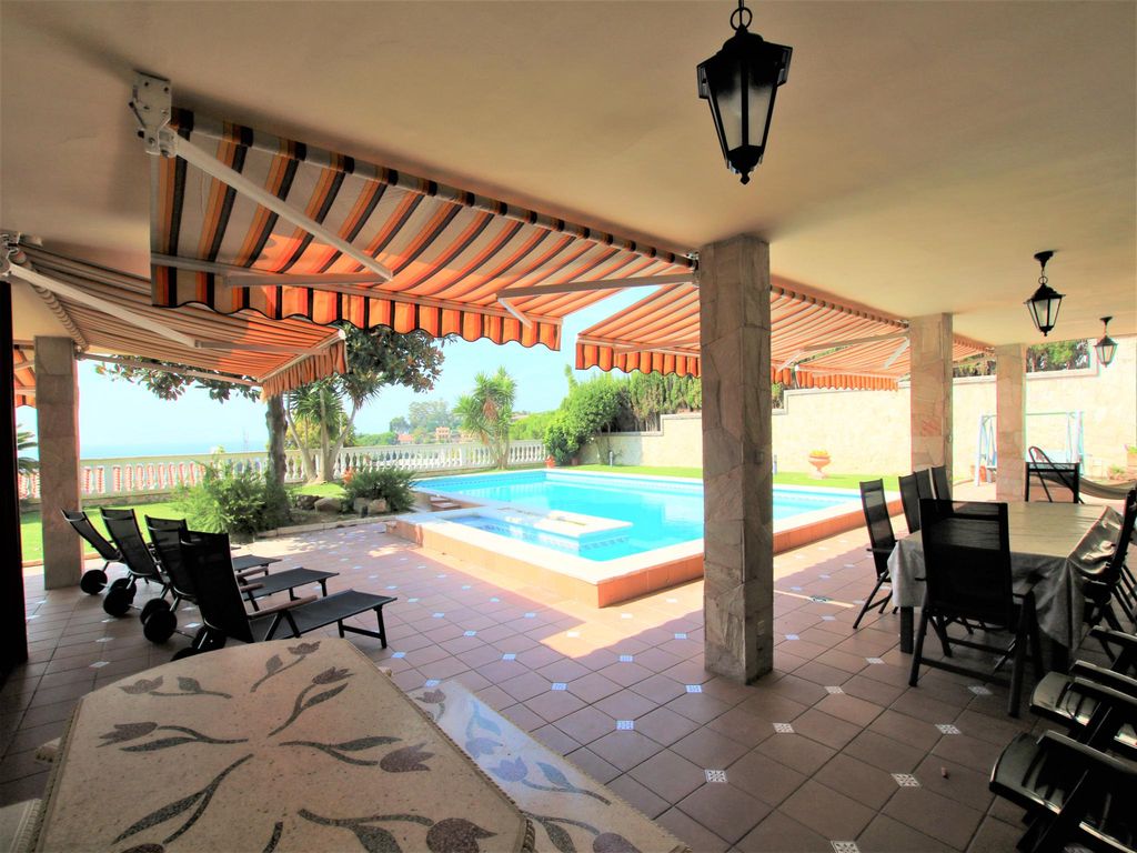 Вилла на Льорет-де-Мар, Испания, 570 м² - фото 2