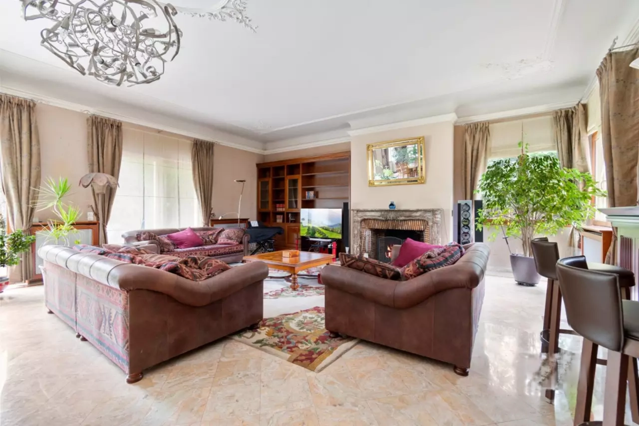 Коттедж в Париже, Франция, 600 м² - фото 7