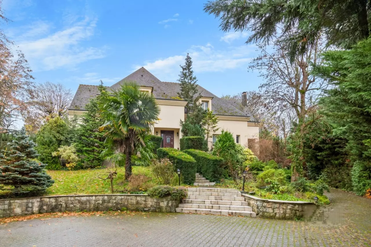 Коттедж в Париже, Франция, 600 м² - фото 3