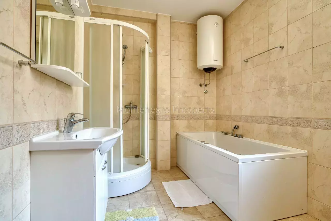 Дом в Тивате, Черногория, 546 м² - фото 9