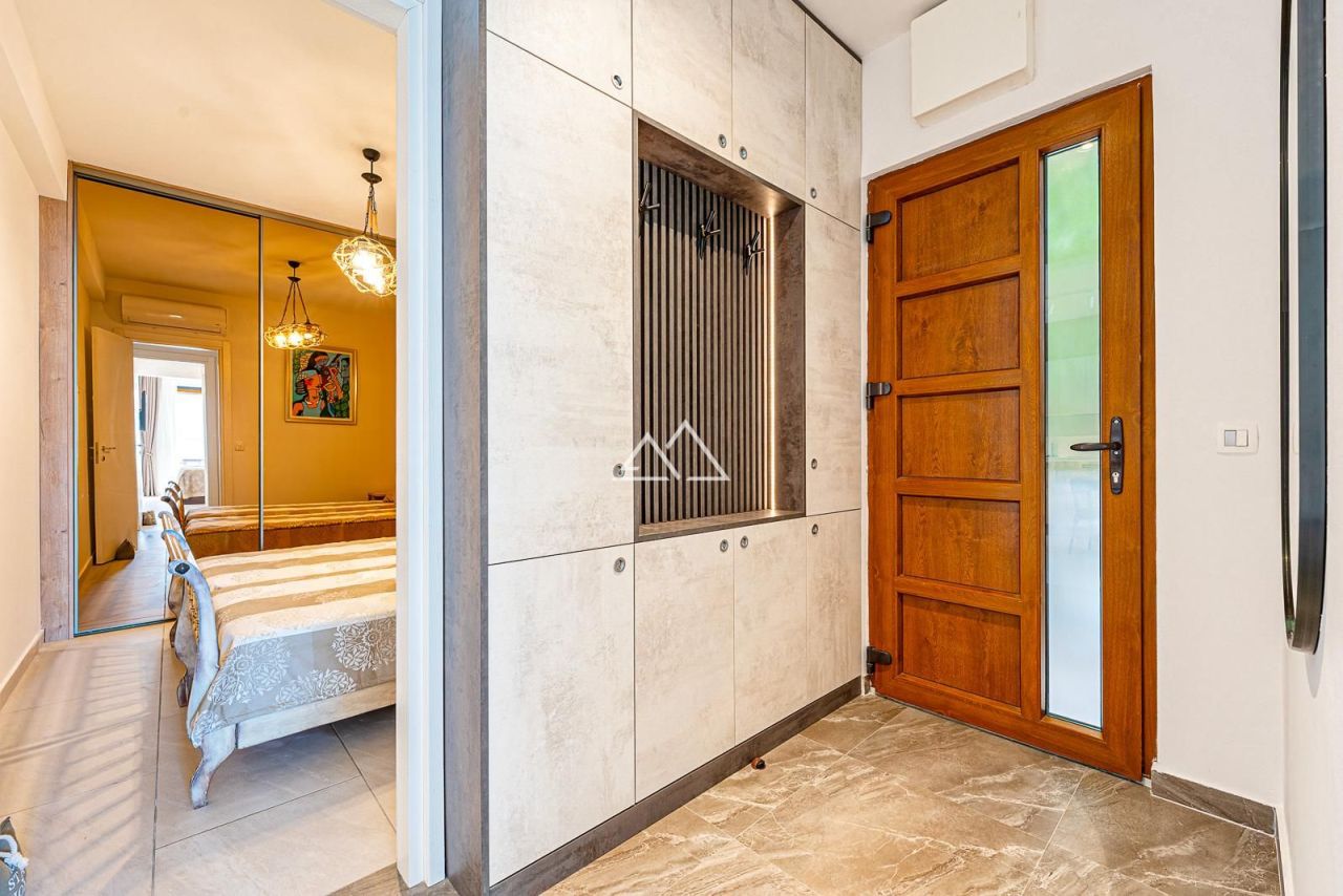 Апартаменты в Тивате, Черногория, 91 м² - фото 14