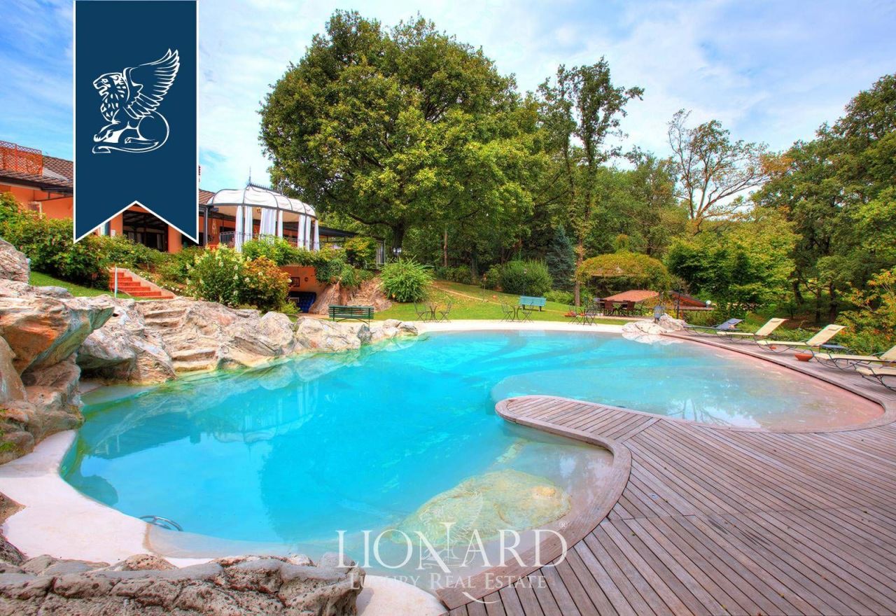 Отель, гостиница в Монце, Италия, 1 000 м² - фото 3