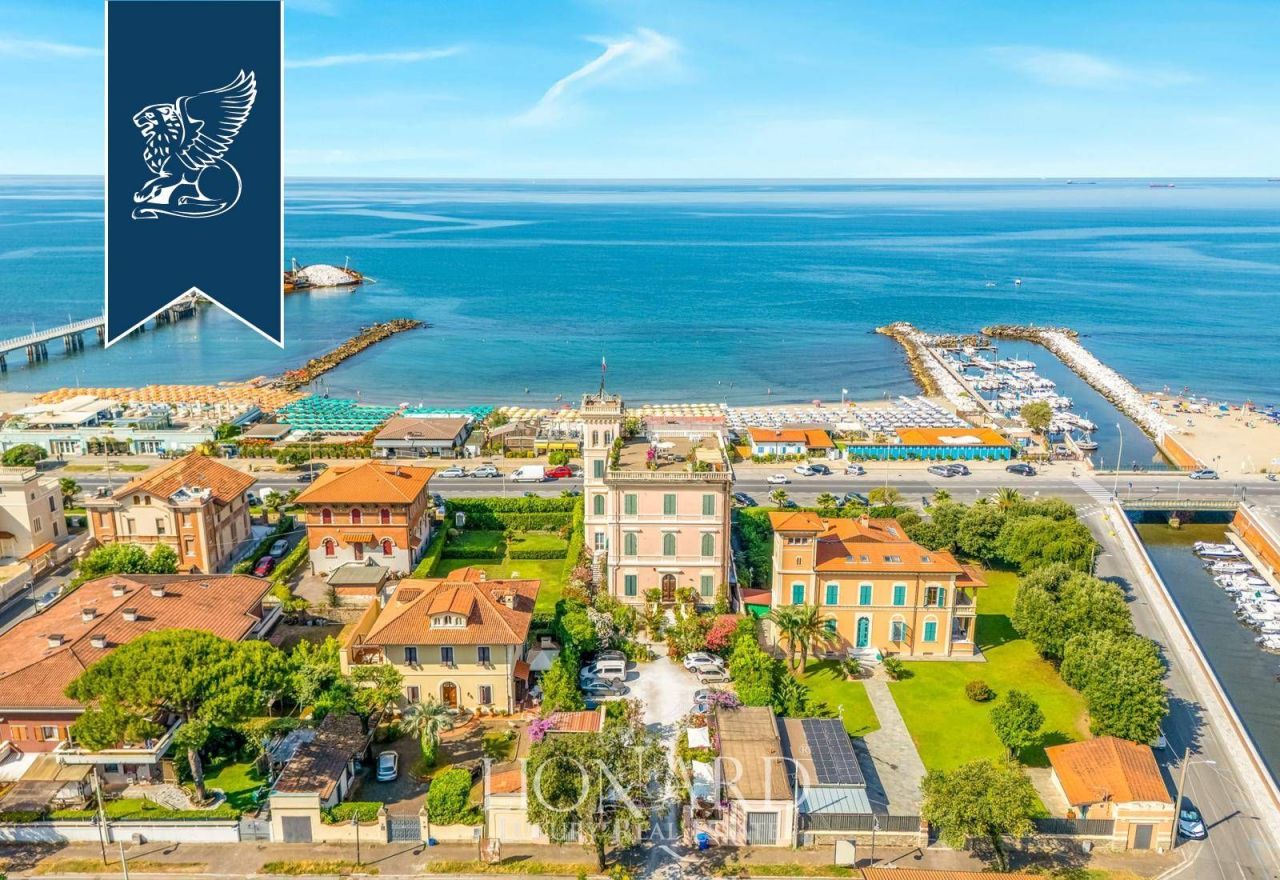 Отель, гостиница в Массе, Италия, 1 869 м² - фото 4