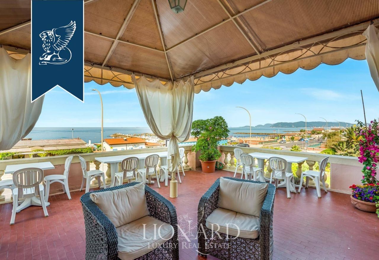 Отель, гостиница в Массе, Италия, 1 869 м² - фото 6