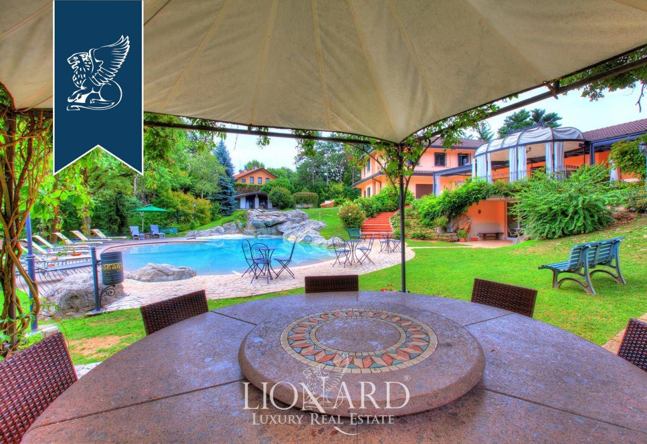 Отель, гостиница в Монце, Италия, 1 000 м² - фото 8