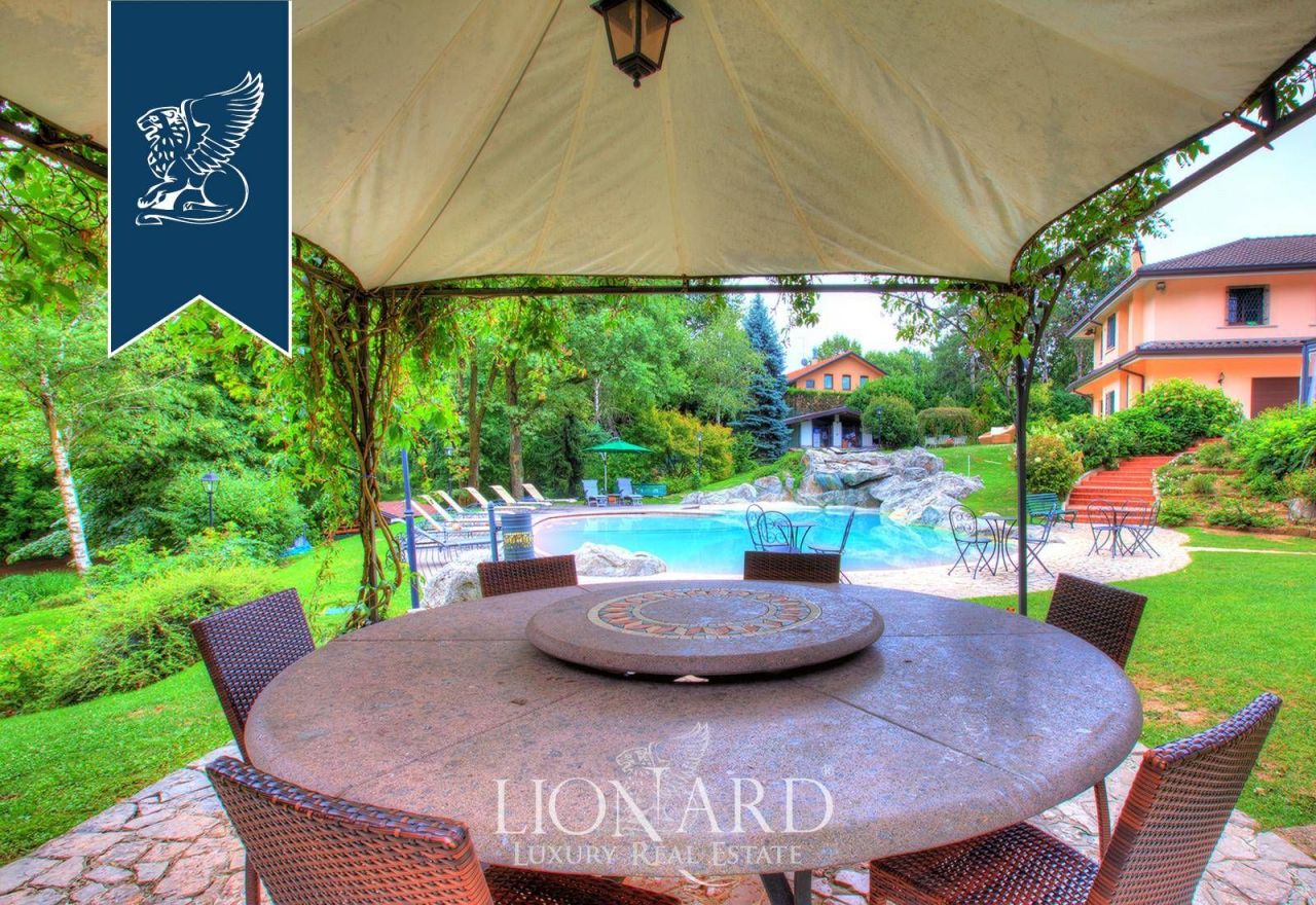 Отель, гостиница в Монце, Италия, 1 000 м² - фото 9