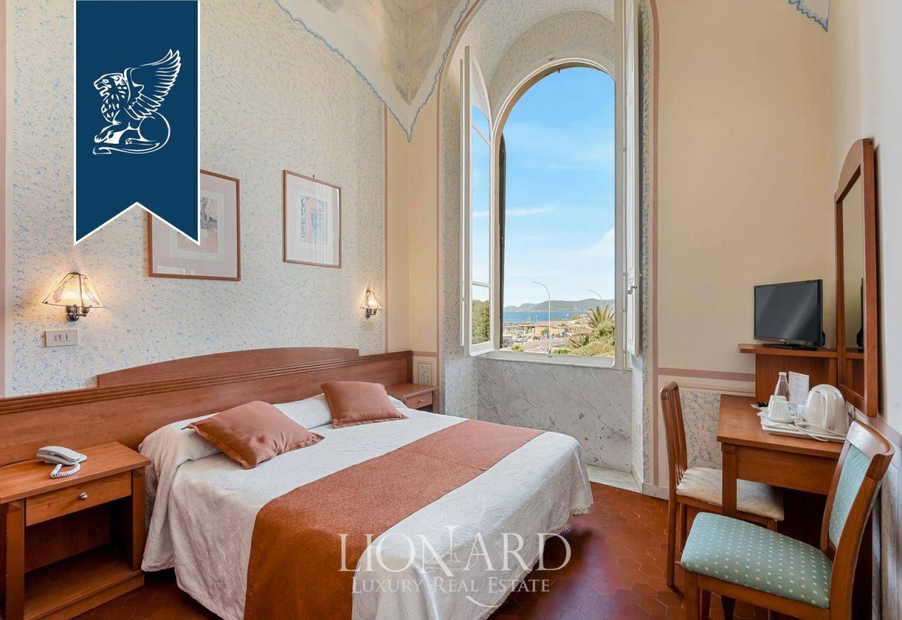 Отель, гостиница в Массе, Италия, 1 869 м² - фото 12