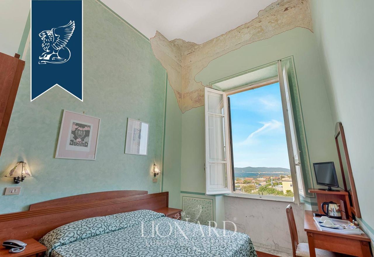 Отель, гостиница в Массе, Италия, 1 869 м² - фото 16