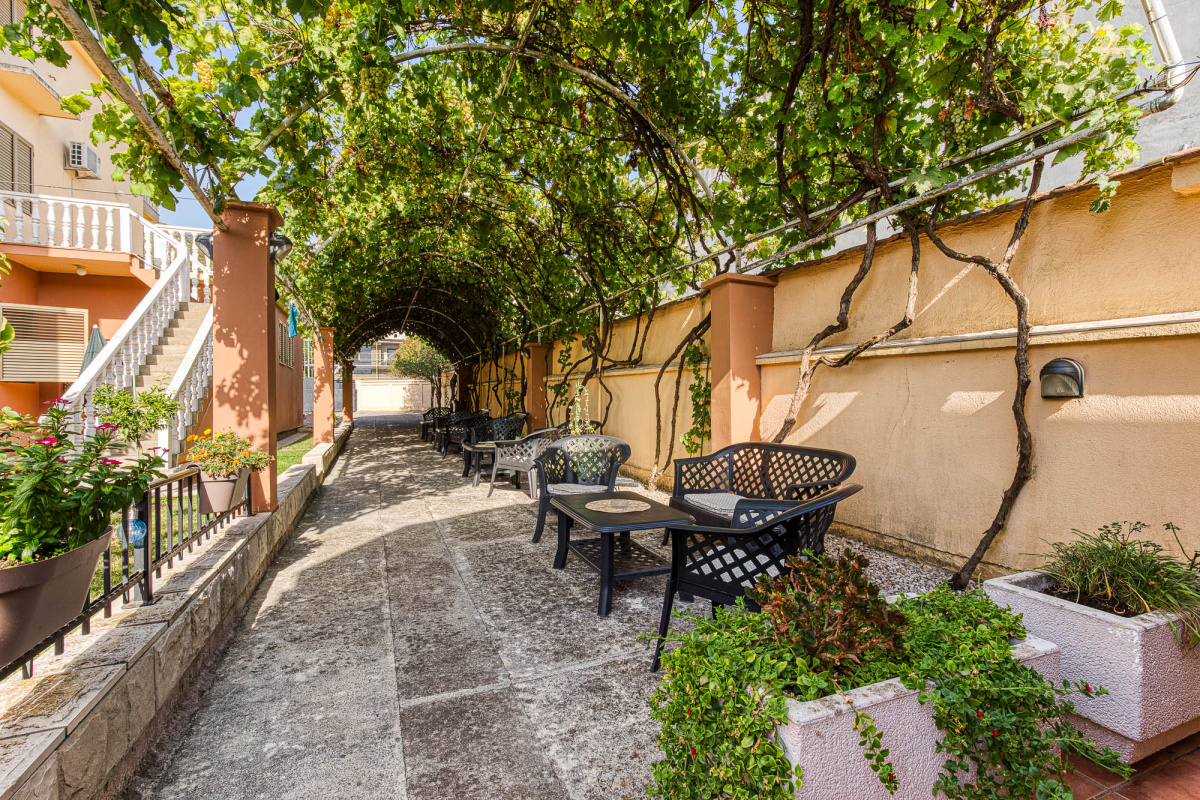 Дом в Будве, Черногория, 1 500 м² - фото 2