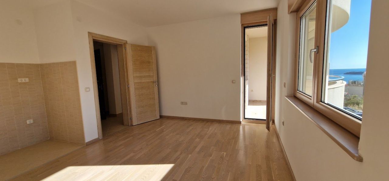 Квартира в Бечичи, Черногория, 45 м² - фото 1