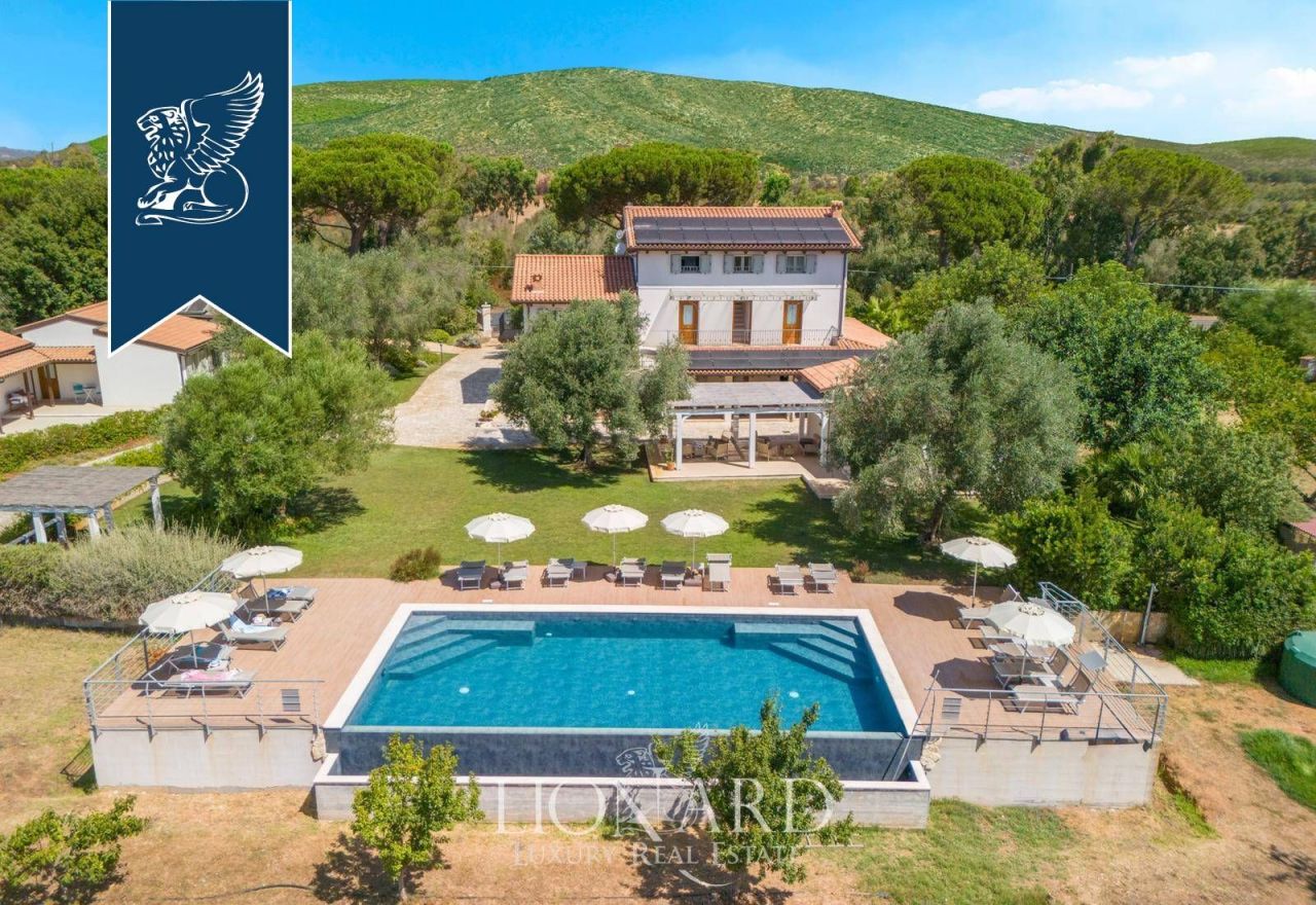 Вилла в Альгеро, Италия, 900 м² - фото 1