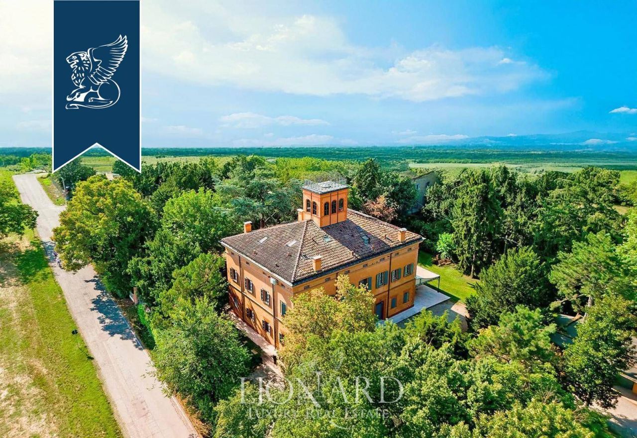 Вилла в Модене, Италия, 6 000 м² - фото 1
