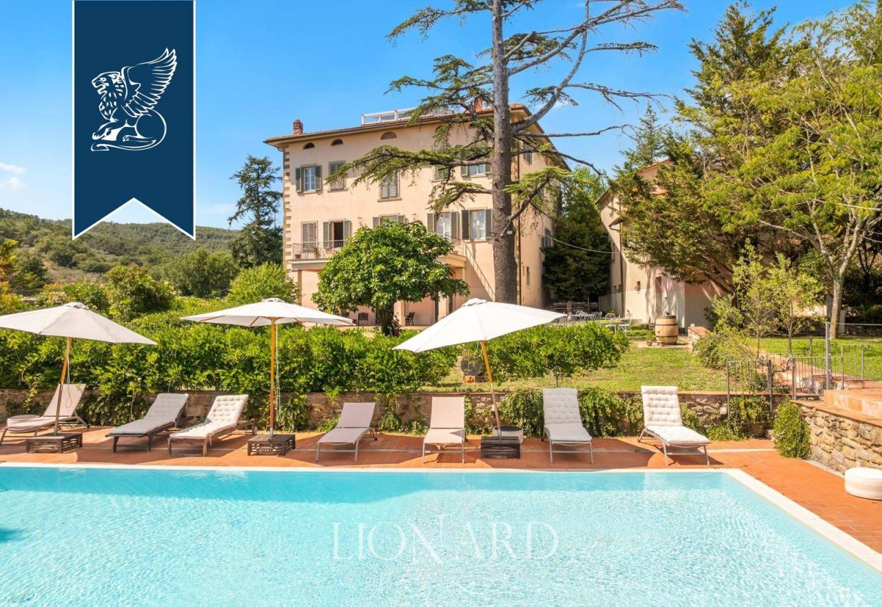 Вилла в Ареццо, Италия, 1 000 м² - фото 2