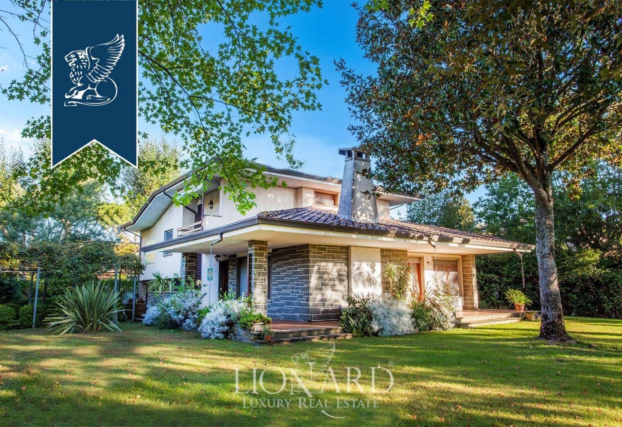 Вилла в Форте деи Марми, Италия, 500 м² - фото 2