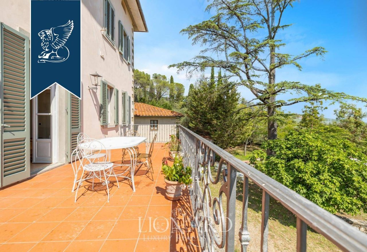 Вилла в Ареццо, Италия, 1 000 м² - фото 7