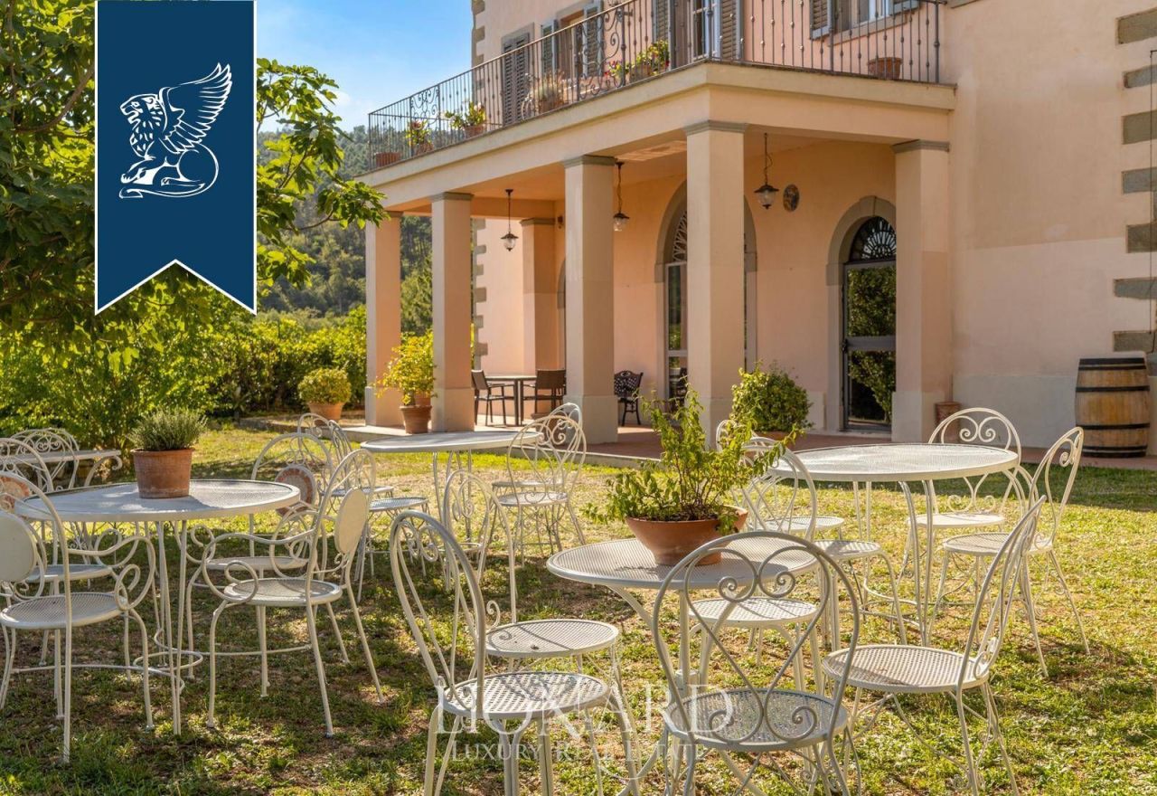 Вилла в Ареццо, Италия, 1 000 м² - фото 8