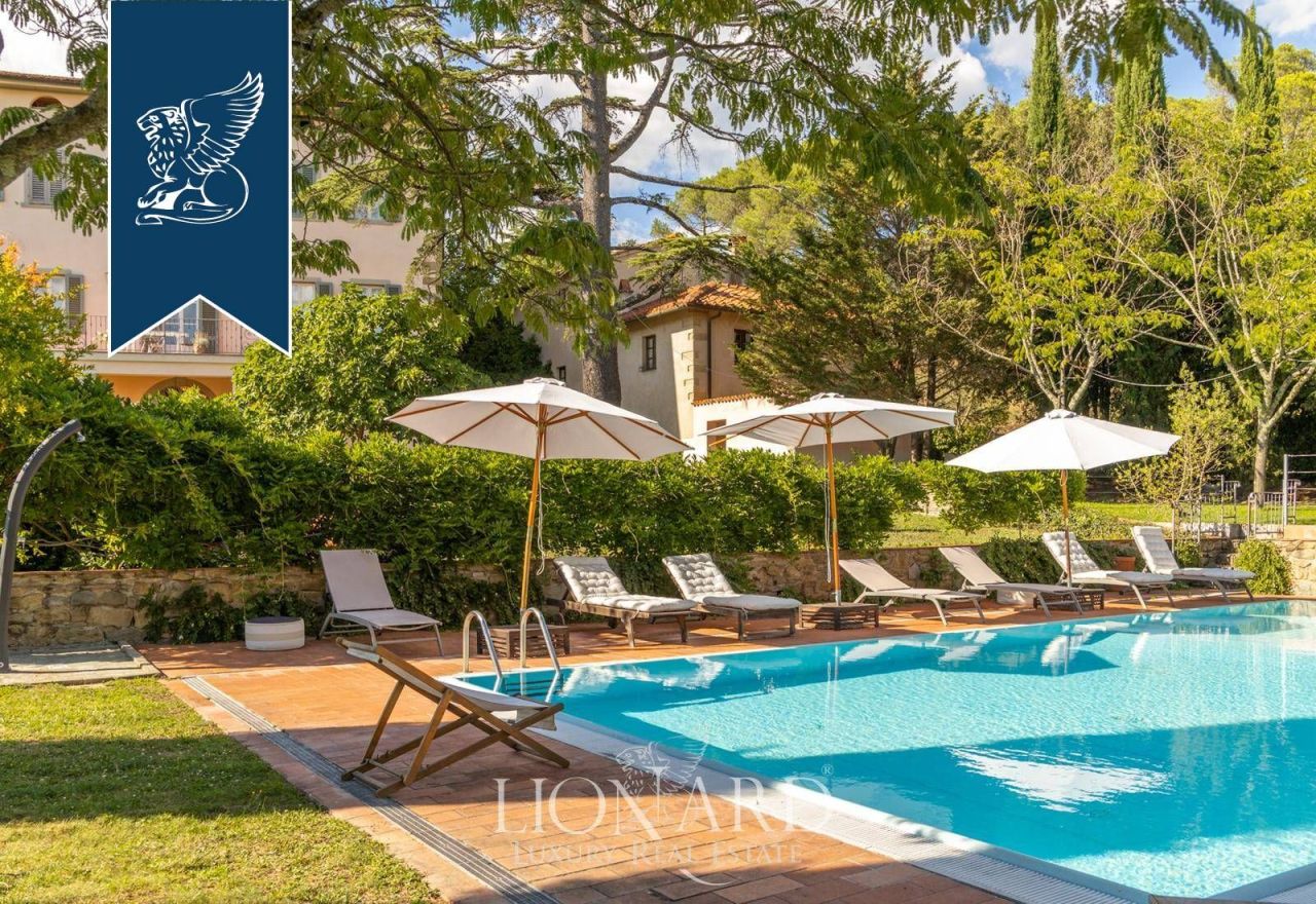 Вилла в Ареццо, Италия, 1 000 м² - фото 9